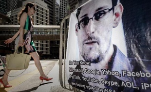 Traitre pour les uns, héros pour les autres, Snowden affirme avoir fait ces révélations parce qu'il ne pouvait "permettre au gouvernement américain de détruire la vie privée, la liberté d'internet et les libertés fondamentales des personnes avec ce système gigantesque de surveillance qu'ils