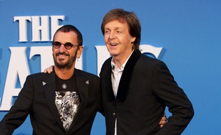 Les anciens Beatles Ringo Starr et Paul McCartney