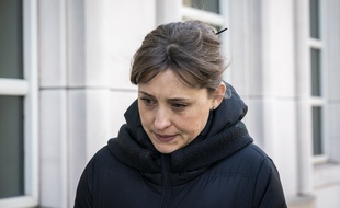 L'actrice Allison Mack arrive au tribunal
