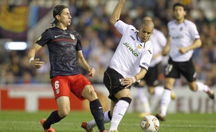Sofiane Feghouli, sous le maillot de Valence, face au joueur de l'Atletico Madrid Filipe Luis, le 26 avril 2012.