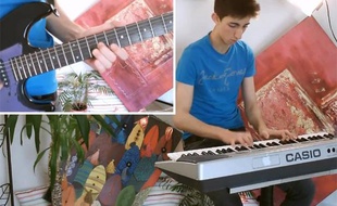Un jeune musicien polyvalent reprend la chanson «Est-ce par hasard?» de Dave.