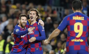 Les joueurs du Barça célèbrent un bu