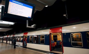 L'avenir du super métro autour de Paris sera arbitré début mars, mais en attendant qu'il soit achevé théoriquement d'ici 2025, voyageurs, élus et opérateurs des transports franciliens restent confrontés à des retards, pannes et incidents d'un système au bout de souffle.