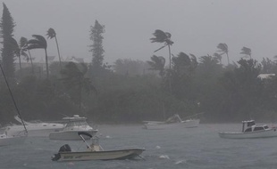 L'arrivée imminente de l'ouragan Igor était déjà perceptible le 19 septembre 2010 dans le sud des Bermudes où de grosses vagues déferlaient sur les plages.