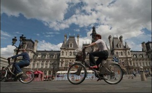 Ils font désormais partie du paysage parisien: les Vélib' gris souris sillonnent allègrement la capitale, et devraient largement dépasser le cap des 1,5 million de locations.