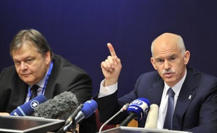 La Grèce a accueilli avec un soulagement mesuré jeudi l'accord de la zone euro pour tenter d'en finir avec le problème de sa dette, dont le fardeau restera très lourd pour le pays et qui va imposer de rudes sacrifices à la population.