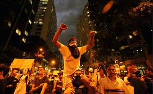 Des manifestants à Rio contre la hausse des prix