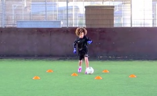 Le jeune Denim Nnamudi, 8 ans, joue dans les équipes de jeunes de Chelsea.