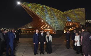 Emmanuel Macron avec le Premier ministre australien et sa femme.