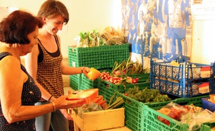 La distribution a lieu quatre jours par semaine dans les locaux de l'association.
