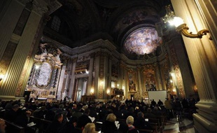 Face aux scandales de pédophilie qui ont causé à l'Eglise des dommages moraux et financiers considérables, les évêques jouent un rôle central et doivent pouvoir rendre des comptes, a recommandé mercredi le procureur du Vatican pendant le symposium à Rome