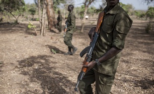 Des Rangers assurent la protection de la vie animale dans le parc du Pendjari au Bénin en 2018.