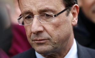 L'équipe de campagne de François Hollande (PS) a de nouveau réclamé samedi le retrait de la circulaire Guéant restreignant la possibilité pour des diplômés étrangers d'obtenir un statut de salarié après leurs études, jugeant insuffisant de simplement la modifier.