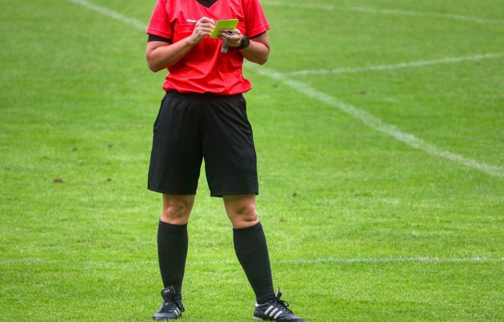 Combien Gagne Un Arbitre Pendant La Coupe Du Monde Ligue 1 : Combien gagne un arbitre de football professionnel ?