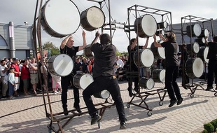 La Compagnie Déviation fait une parade, ce jeudi (18h), dans le cadre du festival de claquettes.