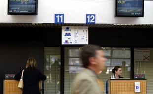 Air France a confirmé mardi son projet, révélé la veille par la CFDT, de mettre fin à la desserte aérienne entre Strasbourg et Roissy Charles-de-Gaulle à compter de décembre 2012 et de proposer à la place une desserte ferroviaire en partenariat avec la SNCF.