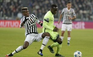 Paul Pogba a rendu hommage aux victimes des attentats du 13 novembre.