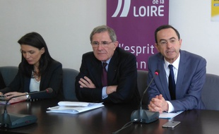 Bruno Retailleau (à droite), accompagné de Christelle Morançais, vice-présidente de la région, et de Gérard Mestrallet, PDG d'Engie et mbassadeur de l'apprentissage.