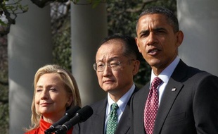 La Banque mondiale réunit lundi à Washington son conseil d'administration pour désigner le nouveau président de l'institution d'aide au développement, avec l'Américain Jim Yong Kim comme grand favori.