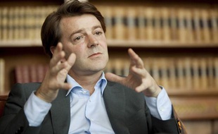 Le ministre du Budget, François Baroin, le 13 mai 2010 à son bureau.