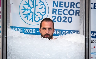 Romain Vandendorpe a passé 2h35 dans la glace pour battre un record du monde.