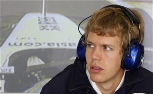 Le jeune Allemand Sebastian Vettel a été appelé par l'écurie Toro Rosso pour remplacer l'Américain Scott Speed dès le Grand Prix de Hongrie de F1, dimanche, et BMW Sauber chez qui il était pilote essayeur le "libère avec effet immédiat", ont annoncé mardi les équipes.