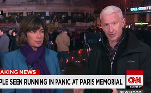 Anderson Cooper, journaliste star de CNN, en direct de la place de la République à Paris