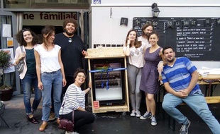 Les équipes du Carillon et de Cap ou pas cap, à l'inauguration du frigo en libre service de La Cantine du 18e, en juin 2017.