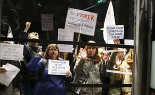 Des féministes manifestent contre la rétrospective Roman Polanski ce lundi 31 octobre 2017.