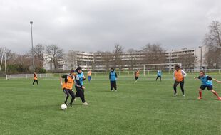 Les Footeuses de M... s'entraînent sur les terrains de l'AS Toulouse-Mirail, dont elles constituent désormais une section.