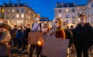 Des catholiques manifestent à Versailles.