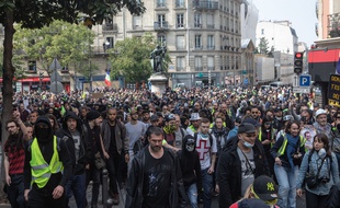 Des manifestants à Paris le 1er mai.