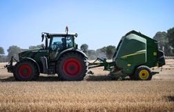 Près de Saint-Malo, un ado à vélo tué par un tracteur
