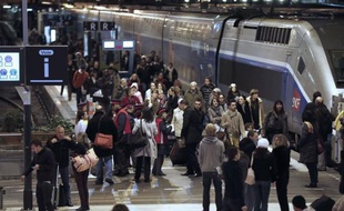 Le trafic des TGV circulant entre Paris et le sud-est de la France a été rétabli vendredi matin après une avarie sur une télécommande d'aiguillage due, selon la SNCF, à un acte de malveillance qui a provoqué jeudi soir des retards allant jusqu'à trois heures.