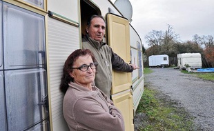 Esther, 60 ans, s'apprête à quitter sa caravane pour une maison HLM avec jardin de 90 m2. Le 6 janvier 2011 à Rezé, en Loire-Atlantique.