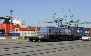 Sur le port de Marseille-Fos.
