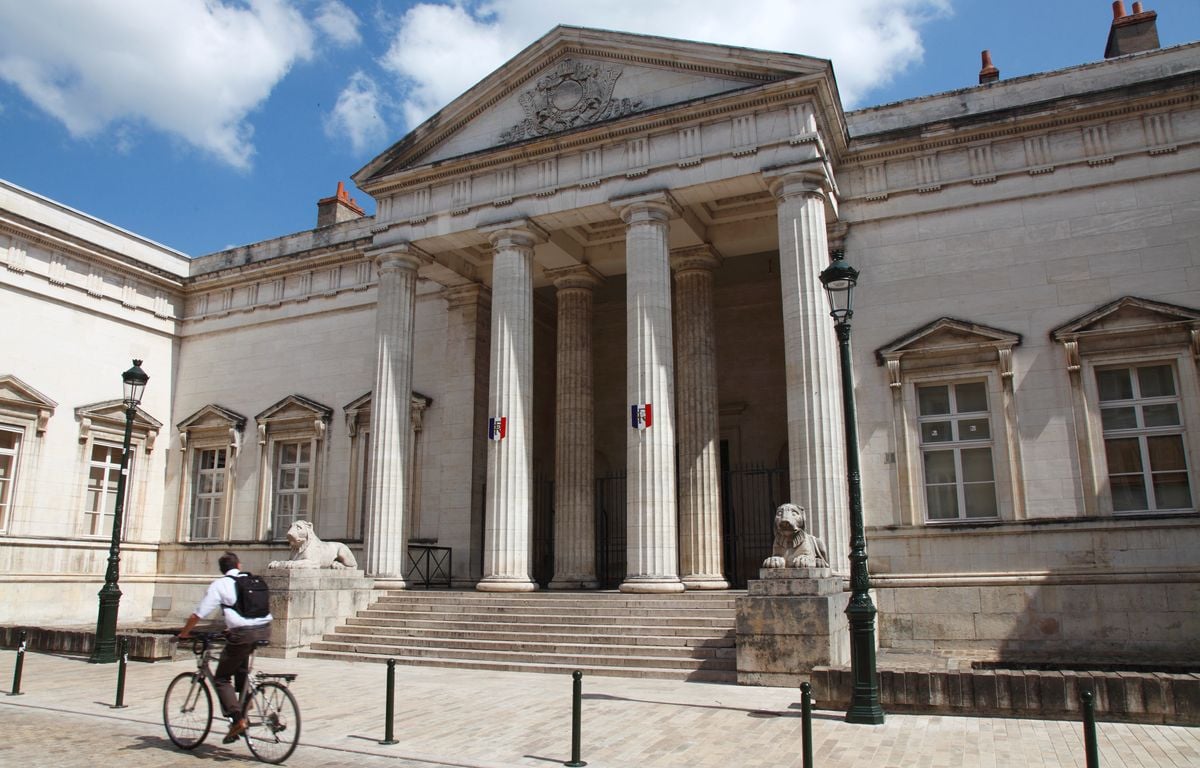 Orléans : Six mois avec sursis pour le jeune homme qui avait placardé des autocollants racistes