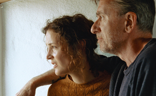 Vicky Krieps et Tim Roth dans «Bergman Island» de Mia Hansen-Love