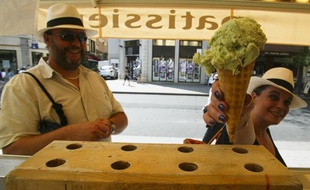 A Lyon, la saison des glaces a commencé fin mars, avec un mois d'avance par rapport aux années précédentes, comme ici chez Debeaux, dans le 2e arrondissement.