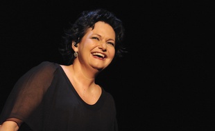 Maurane est décédée lundi 7 mai 2018. La chanteuse belge a été retrouvée morte à son domicile alors qu'elle avait prévu de retrouver la scène après deux ans d’absence pour cause de problèmes aux cordes vocales.
