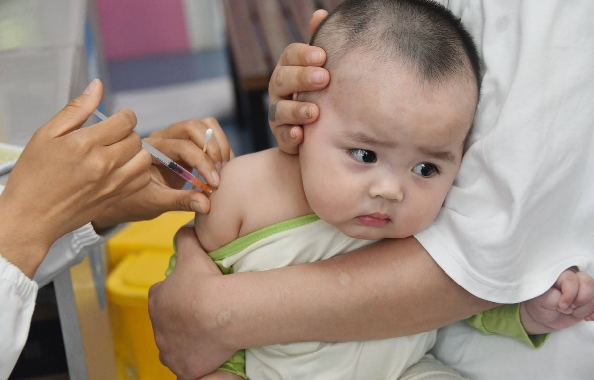 Royaume-Uni : Les bébés vaccinés contre une infection sexuellement transmissible ? C'est faux