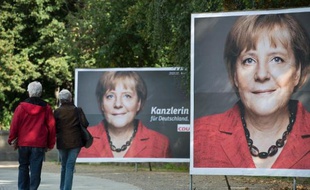 La chancelière allemande Angela Merkel a beau être considérée comme "la femme la plus puissante du monde", en 33 ans de carrière politique elle n'a pas plus joué la carte féminine que Margaret Thatcher.