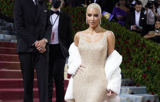 Kim kardashian robe discount mariage