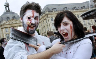 Les déguisements de vampires, zombies, squelettes et fantômes reprennent du service en France où après quelques années d'essoufflement, Halloween, fête païenne d'origine celte importée des Etats-Unis en 1998, semble reprendre du poil de la bête.