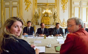 L'intersyndicale de PSA Aulnay a été reçue à jeudi à 14H30 à l'Elysée par le président François Hollande auquel elle devait demander la suspension du plan social qui prévoit la fermeture de l'usine et la suppression des 3.000 emplois permanents du site.