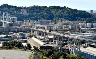 A Gênes, l'effondrement du pont sème l'horreur