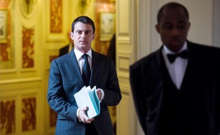 Plusieurs éditorialistes reprochent lundi à Manuel Valls un jugement "caricatural" sur les manifestations de dimanche et invitent le gouvernement "au dialogue".