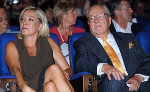 Marine et Jean-Marie Le Pen lors des Journées d'été du Front national à Nice, samedi 10 septembre 2011