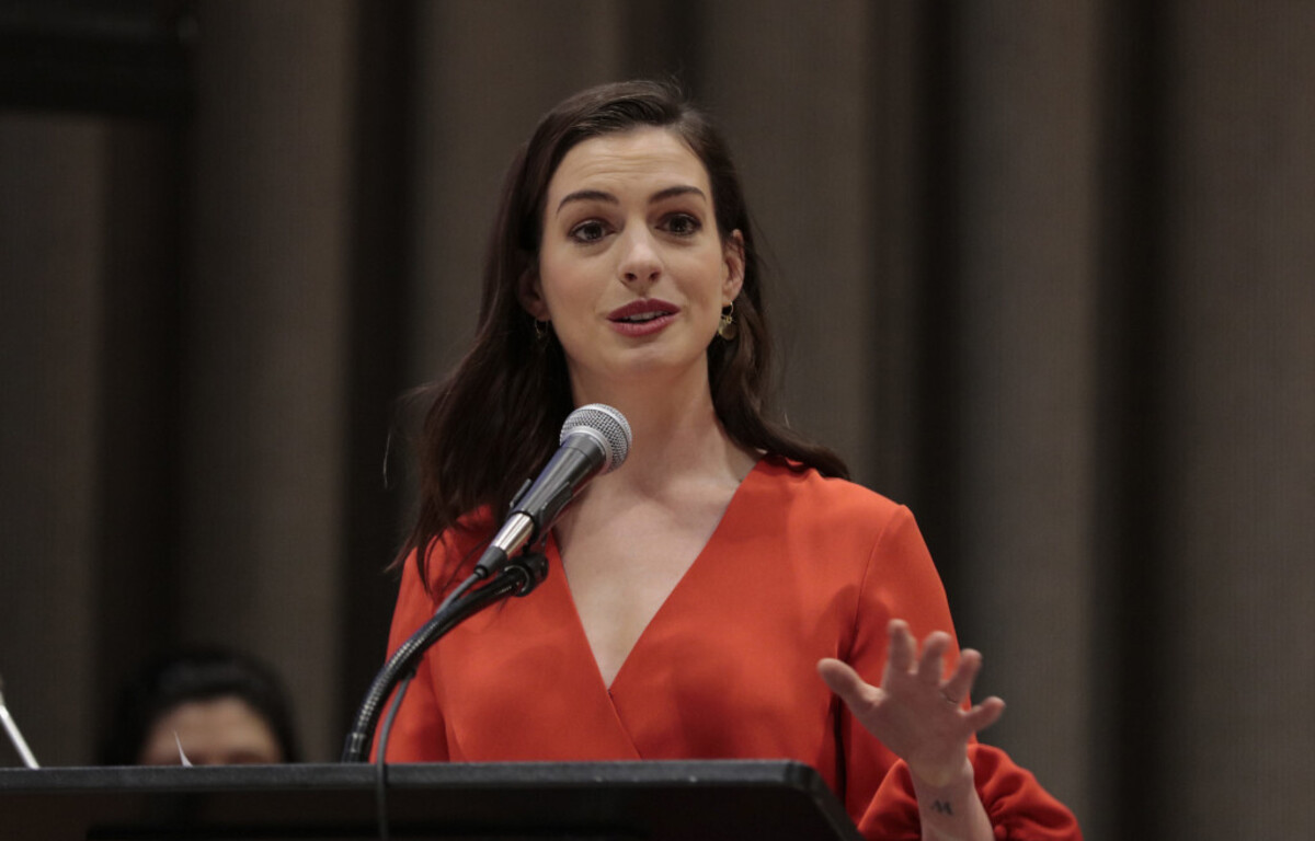 Le Diable S Habille En Prada Pdf Anne Hathaway révèle qu'elle était le 9e choix pour son rôle dans « Le  Diable s'habille en Prada »