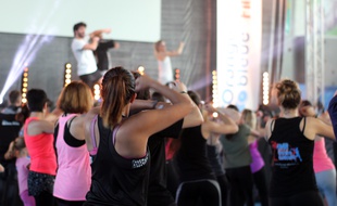 Session danse organisée le 27 novembre par l'entreprise de fitness L'Orange Bleue à Rennes.